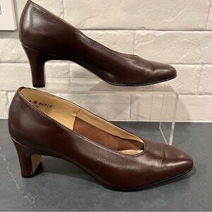 Magdesians sz 8 brown leather pumps